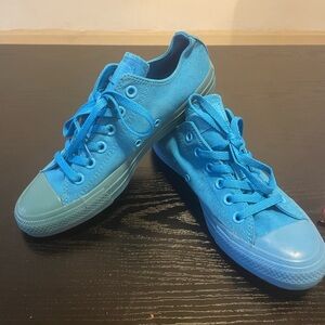 Blue converse